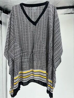 Catherines Black, White & Yellow V-Neck Stripe-Hem Pullover